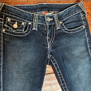 Beautiful True Religion woman’s jeans! Sz 24 BLING